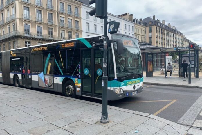 Explorer la Connectivité Régionale Le Tram à la Porte de Rennes